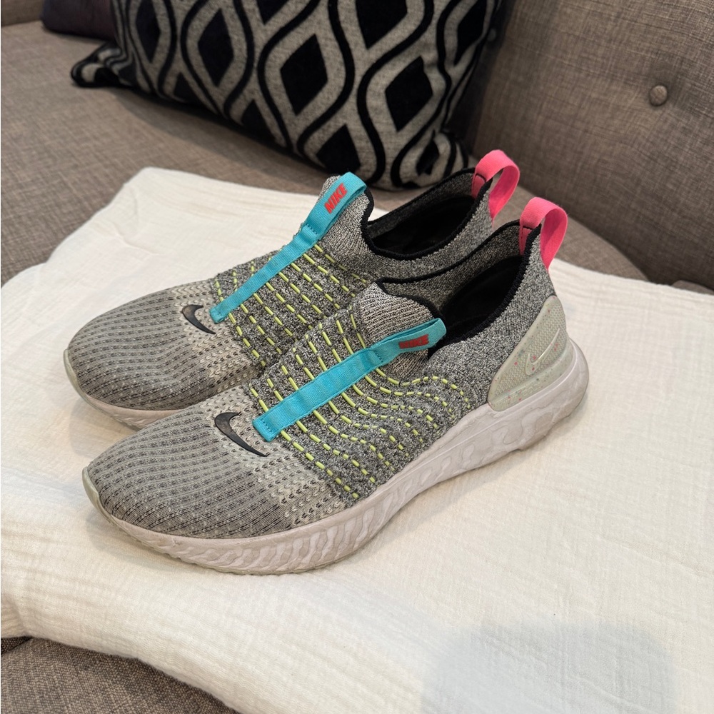 Nike Women's React Phantom Run FlyKnit Gray and Pink Slip-On Sneakers Women 10